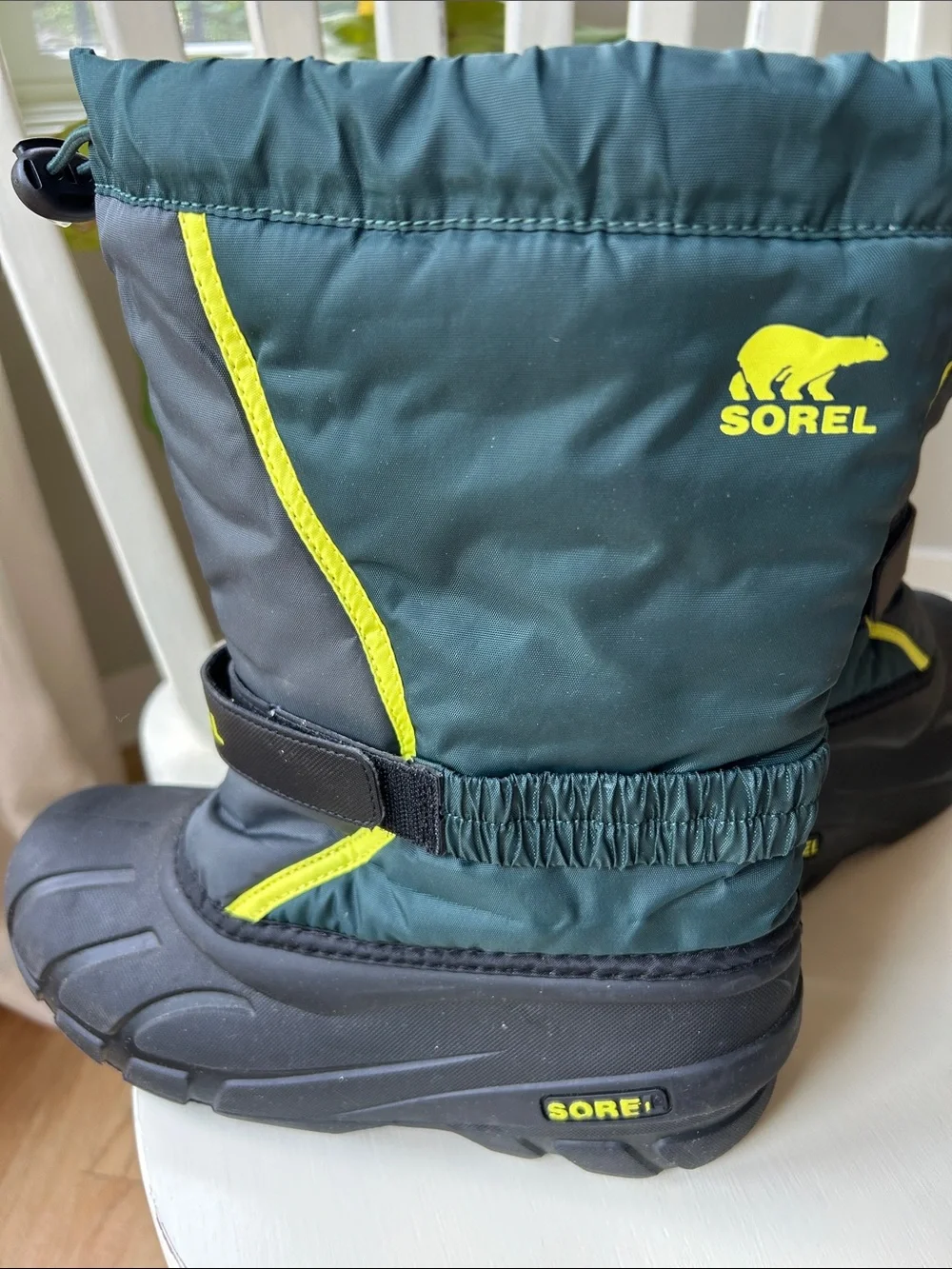 NWT Sorel Flurry Kids Winter Boots in Dark Green, Gray & Yellow, Size 6